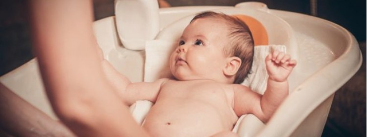Baño y cuidado del cordon Umbilical